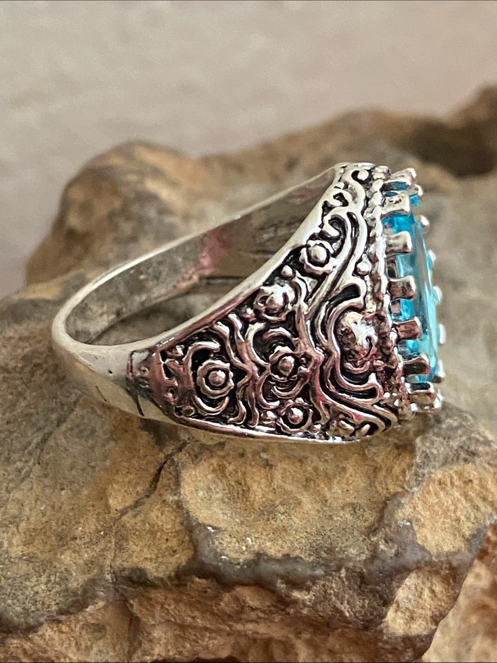 5/$10❤️❤️❤️NEW Aqua Faceted Acrylic Cabochon Ring - Picture 4 of 6